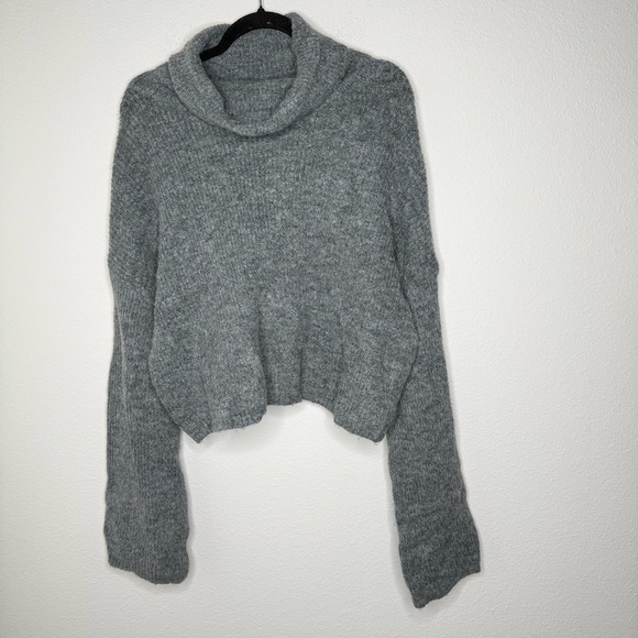 Target Wild Fable Cowl Neck Bell Sleeve Cropped Sweater Gray Size Large - Picture 5 of 12